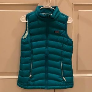 Patagonia down vest, Girl’s XL, emerald green, great condition!